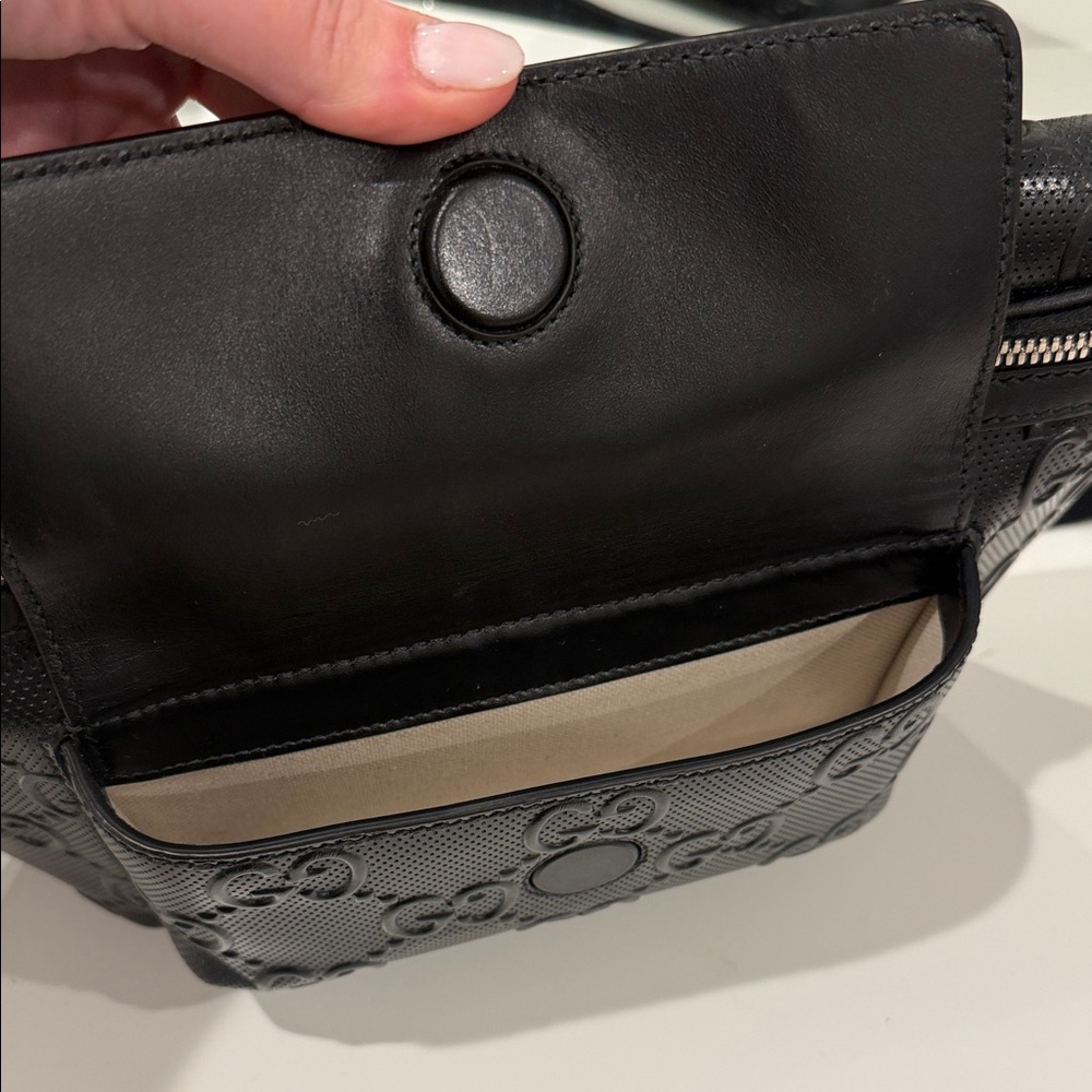 Gucci Black Embossed GG Leather Belt Bag - Picture 5 of 8